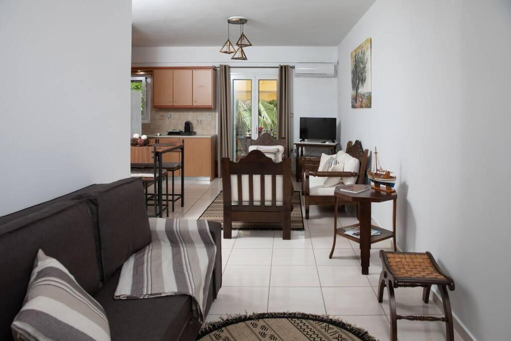 Aegina Town Apartment , With Private Parking ภายนอก รูปภาพ