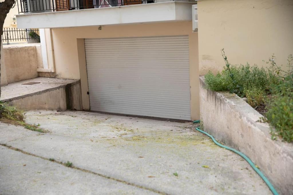 Aegina Town Apartment , With Private Parking ภายนอก รูปภาพ
